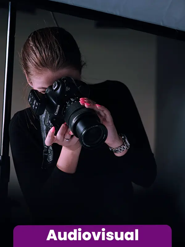 Imagen de fotógrafo profesionales que enlaza a la oferta académica de la categoría Audiovisual